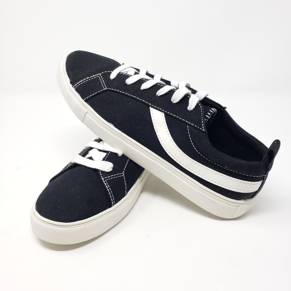 Wild Fable Camella Canvas Sneakers Size 10